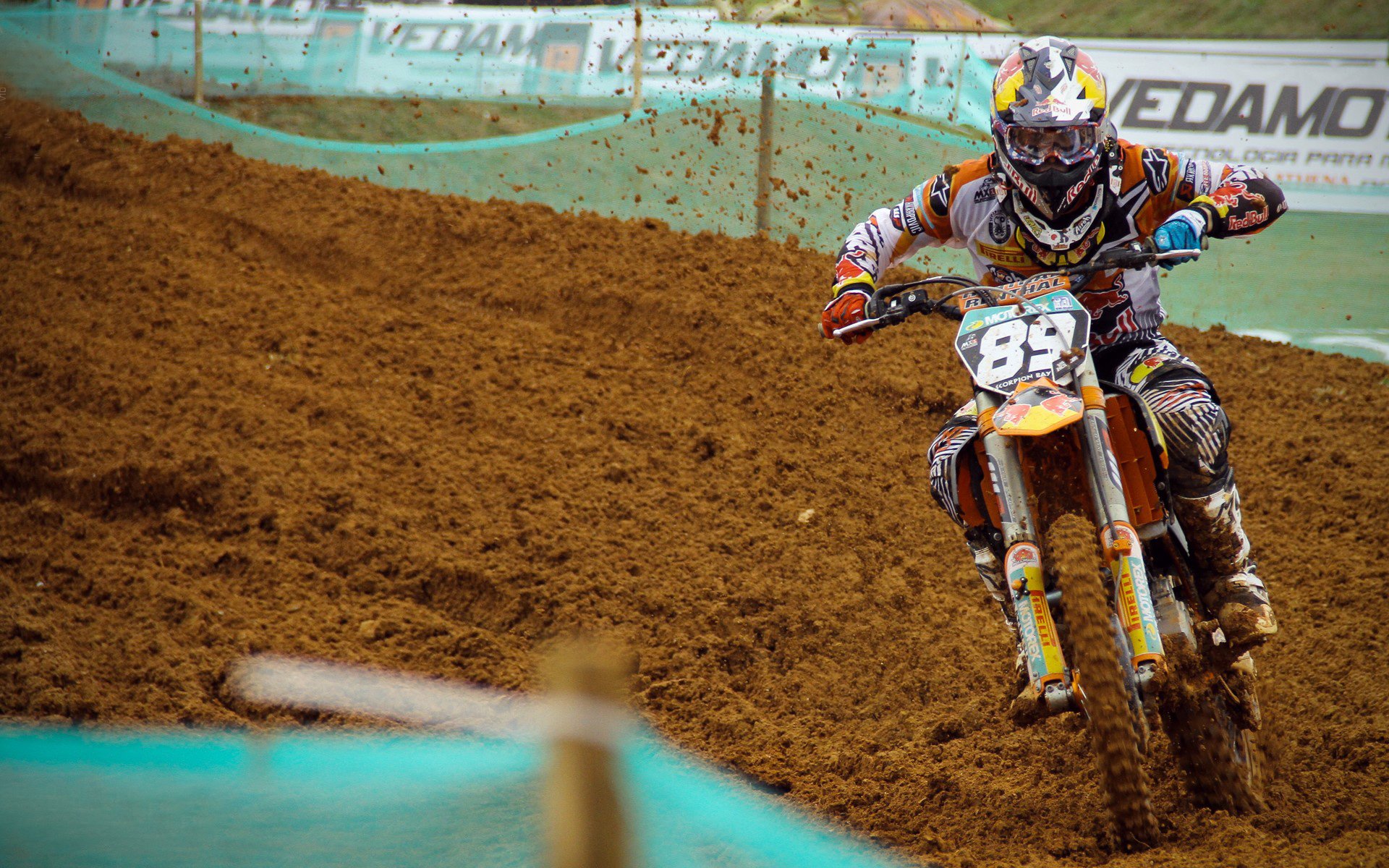 贝林厄姆爆发,当英格兰玫瑰刺穿红黑军团的节奏掌控