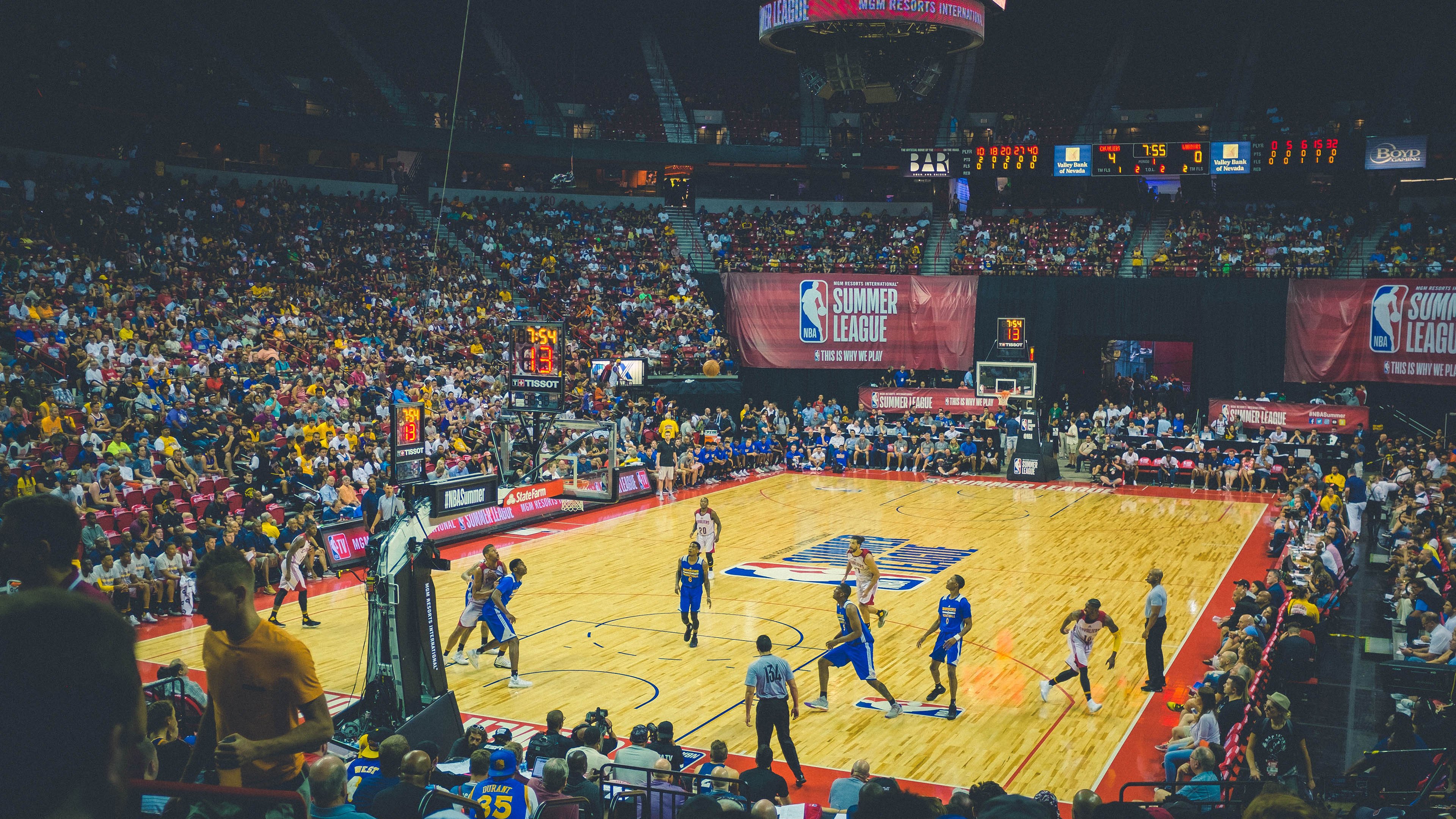 恩比德关键战不手软，广厦队轻取快船，跨越篮球世界的双重奏